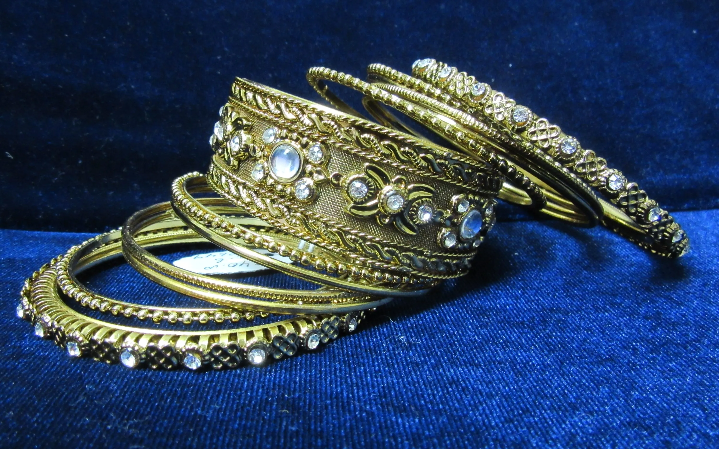 Bangles 8650 Golden Indian Set of Kadra and Bangles