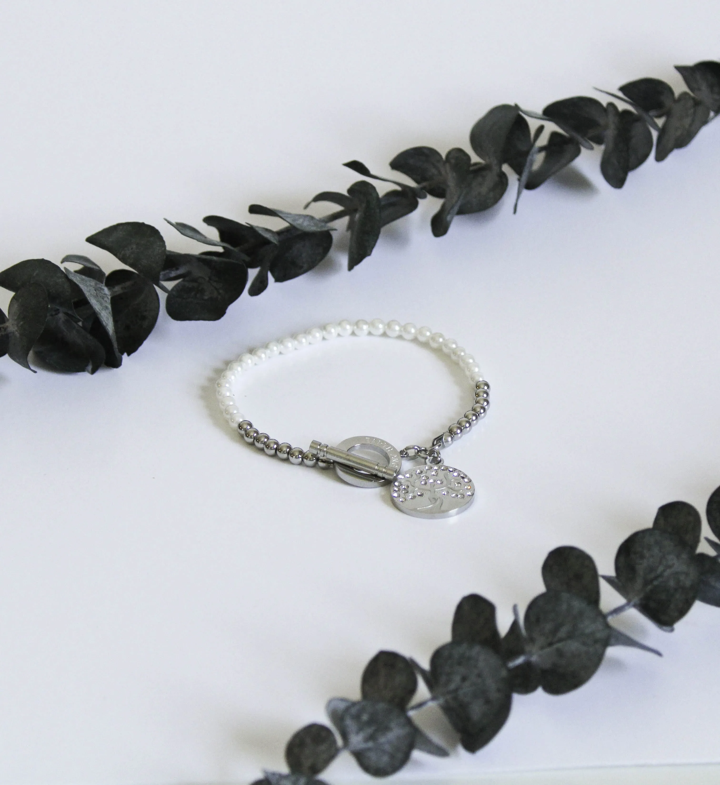 Caregiver's Courage: Shell Pearl Bracelet