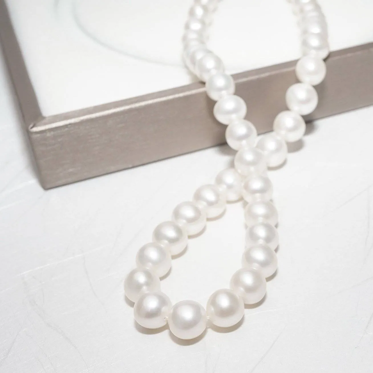 Elegent White Freshwater Pearl Necklace WN00094