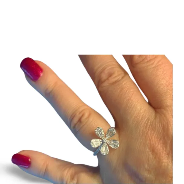 Modern Elegant 18K White Gold Floral Flower Baguette Diamond 5 Petal Ring