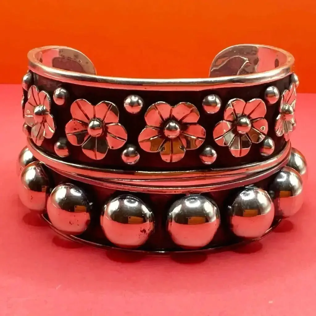 Stunning Taxco sterling circle bracelet