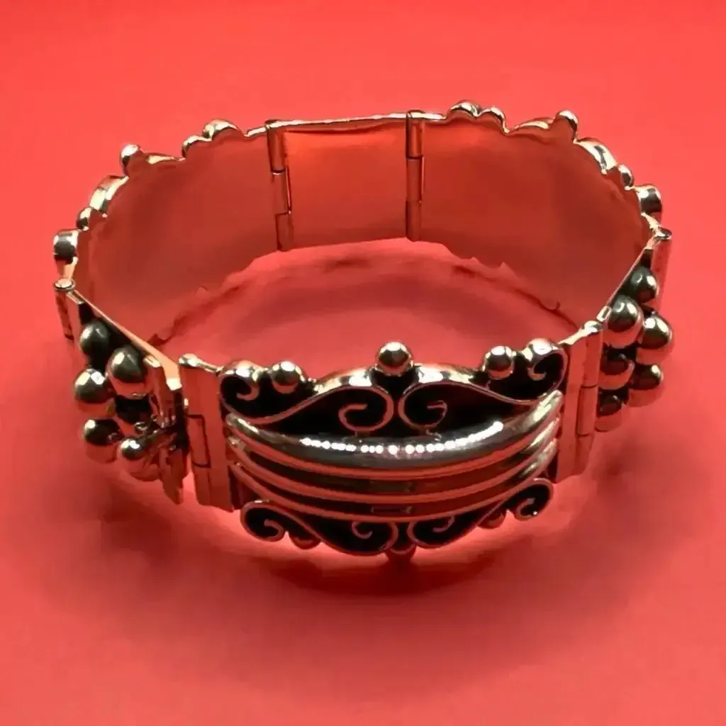 Stunning Taxco sterling silver bracelet, hinged with Spratling type design